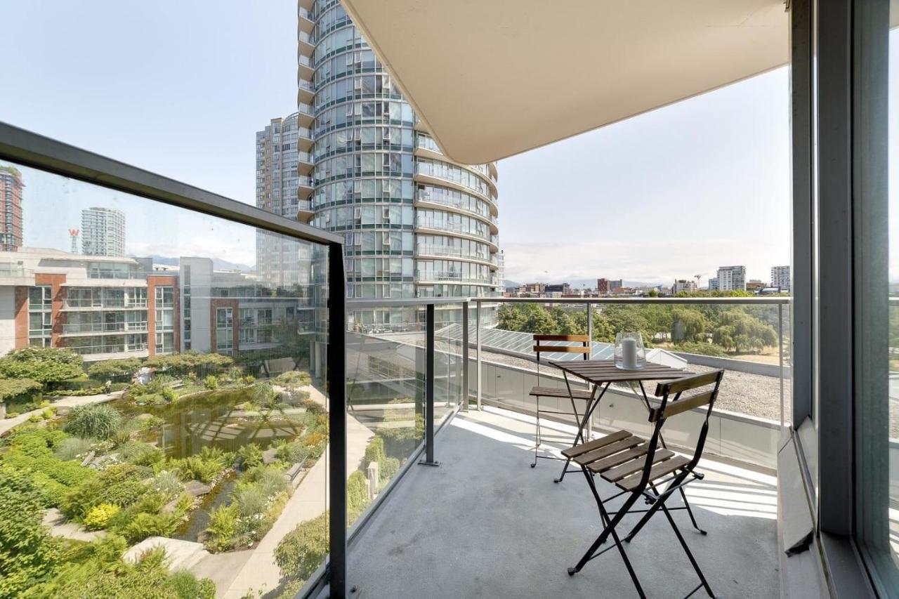 Gardenview Modern Condo With Parking, Gym, Pool, Ac Vancouver Luaran gambar
