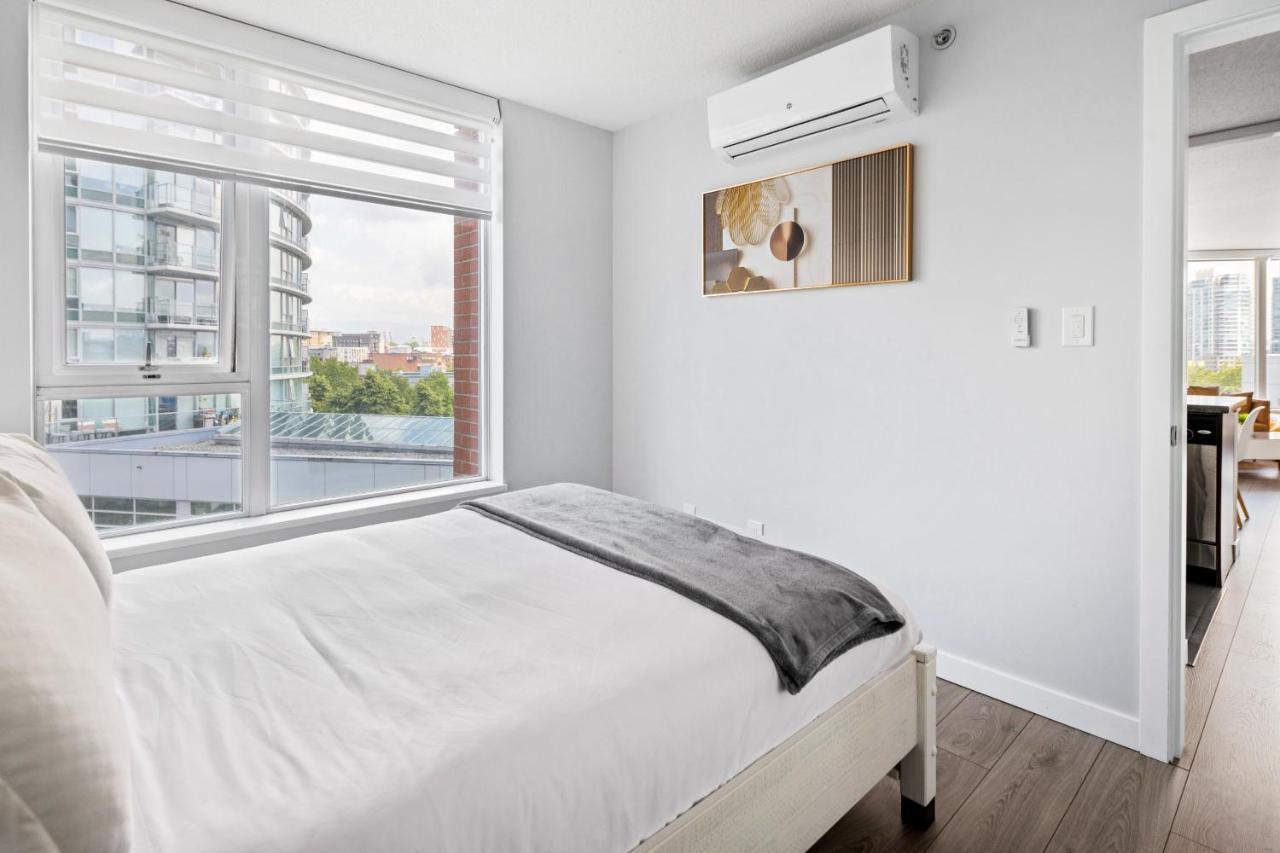 Gardenview Modern Condo With Parking, Gym, Pool, Ac Vancouver Luaran gambar
