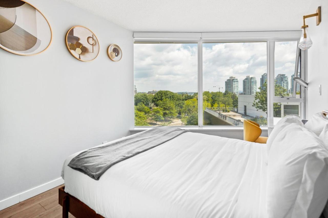 Gardenview Modern Condo With Parking, Gym, Pool, Ac Vancouver Luaran gambar
