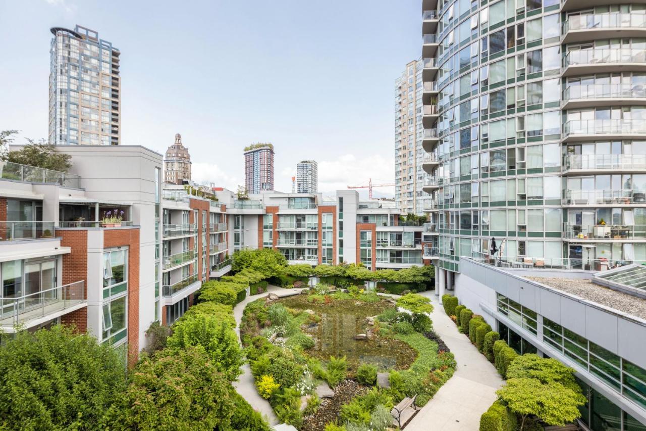 Gardenview Modern Condo With Parking, Gym, Pool, Ac Vancouver Luaran gambar